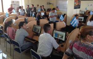 La atenci&oacute;n en el megainfocentro de Los Samanes es de lunes a viernes, de 08:00 a 16:00. Foto: Vicepresidencia 