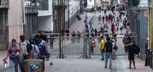 Con el cambio de sem&aacute;foro, la ciudadan&iacute;a tendr&aacute; menos restricciones de movilidad. Los comercios y oficinas podr&aacute;n funcionar con varios requerimientos.