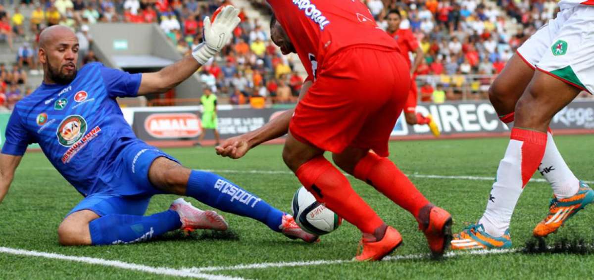 Fern&aacute;ndez pelear&aacute; la titularidad en Emelec con Dreer y Klimowicz