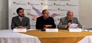  Marcelo Ortega, presidente de la Comisi&oacute;n de Resoluci&oacute;n de Primera Instancia de la SCPM, explic&oacute; las resoluciones adoptadas. 