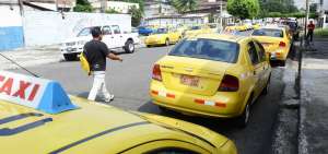 Los taxistas se reunieron en la sede de una cooperativa ubicada en las calles Colombia y Capit&aacute;n Zaera.