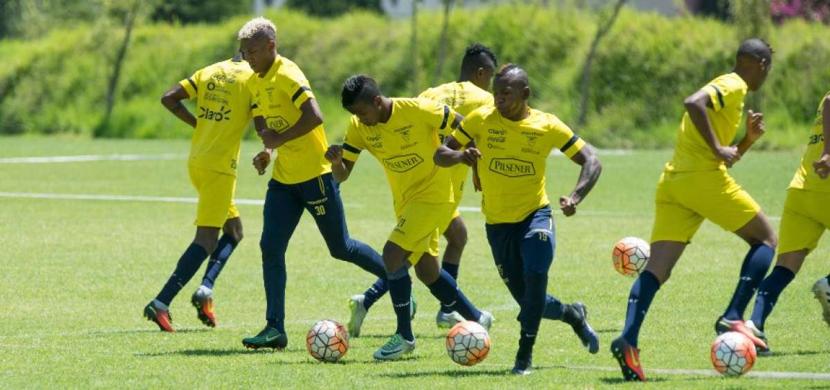 Ecuador-Paraguay, duelo a muerte por un cupo