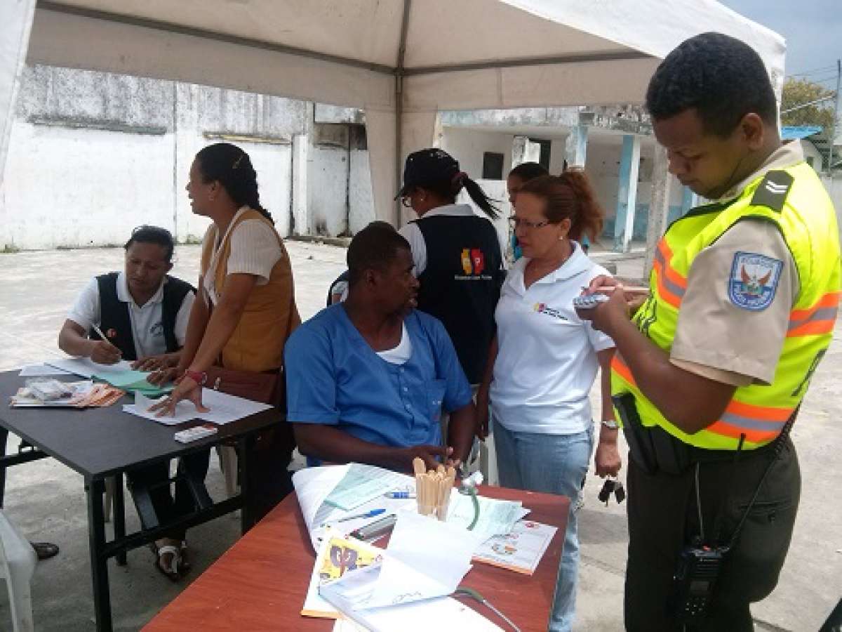 Brigadas de salud atienden a los ciudadanos. Foto: Cortes&iacute;a
