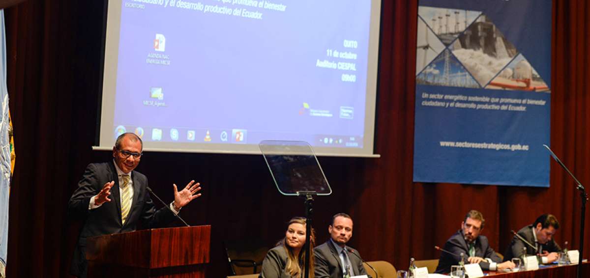 El vicepresidente Jorge Glas (izq.) intervino con autoridades y representantes de los sectores estrat&eacute;gicos.