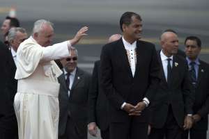 El Mandatario ecuatoriano despidi&oacute; al papa Francisco en el Aeropuerto Mariscal Sucre en Tababela. Foto: Marco Salgado/ El Tel&eacute;grafo