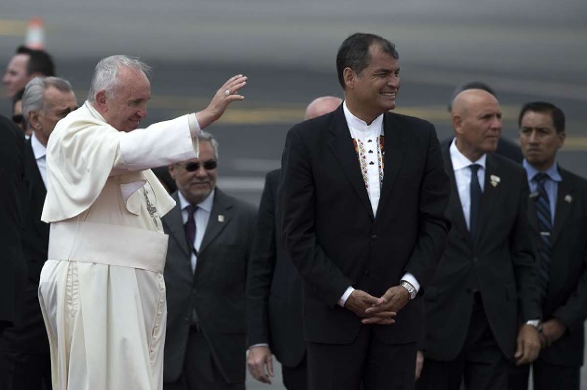 El Mandatario ecuatoriano despidi&oacute; al papa Francisco en el Aeropuerto Mariscal Sucre en Tababela. Foto: Marco Salgado/ El Tel&eacute;grafo