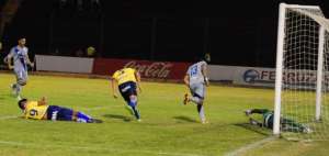 De Felippe se despide de Emelec dej&aacute;ndolo l&iacute;der