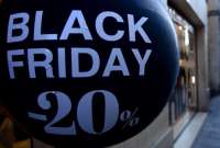 Una tradición global que marca el inicio de la temporada navideña con grandes descuentos en tiendas físicas y digitales.