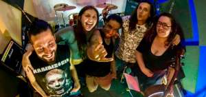 La m&uacute;sica in&eacute;dita de Dezenzo sonar&aacute; en el Teatro Bakkus en la capital