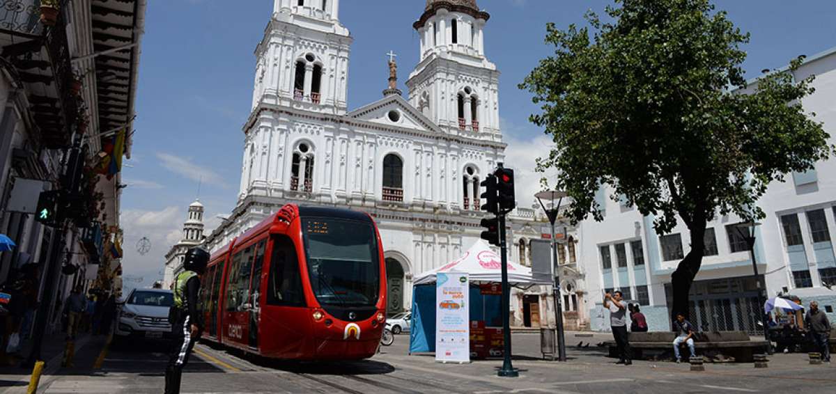 El tranv&iacute;a volvi&oacute; a las calles de Cuenca tras su paralizaci&oacute;n el fin de semana, por la imprudencia del conductor que choc&oacute; contra un poste.