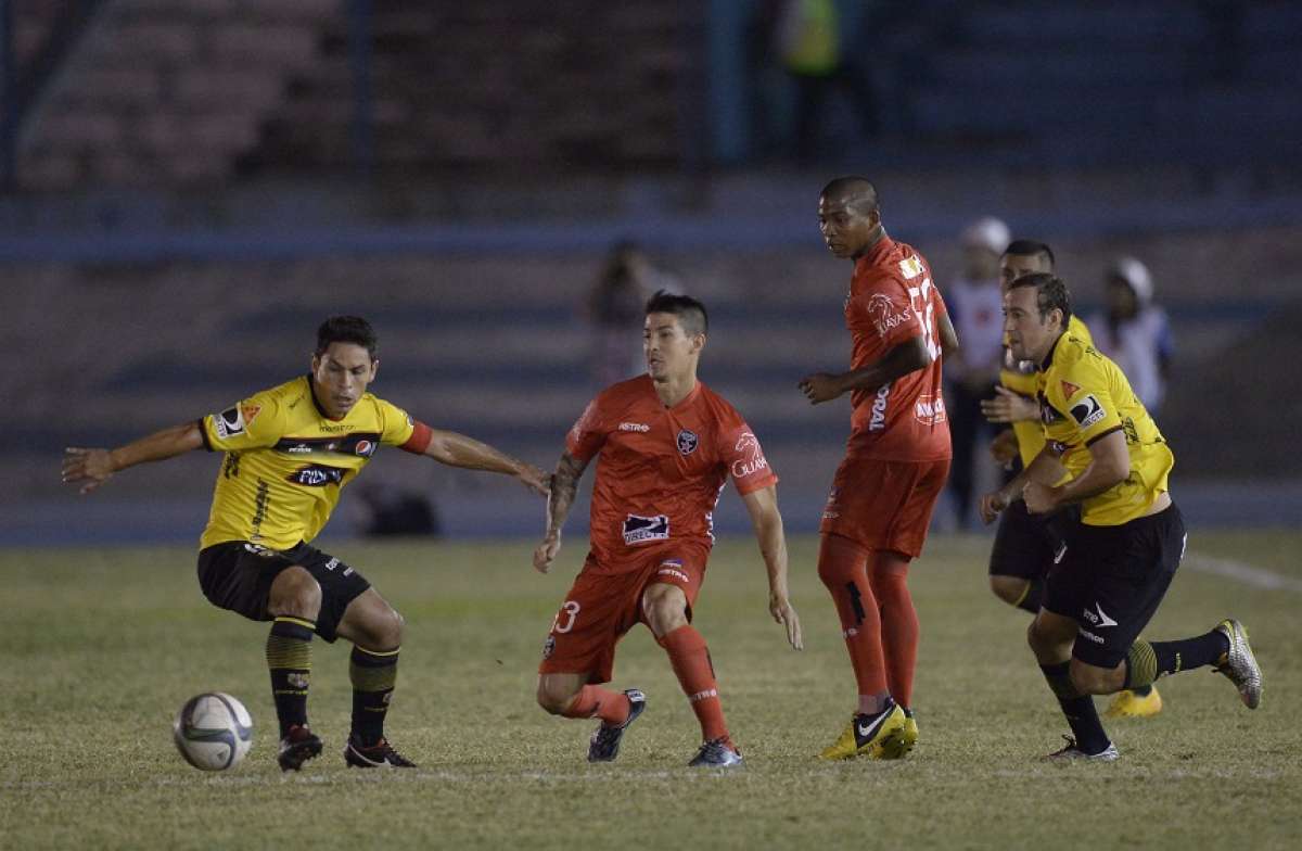 River Ecuador vence con 10 hombres a Barcelona en el inicio de la fecha 21 (videos)