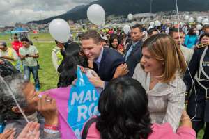 J&oacute;venes y &aacute;rboles en el primer d&iacute;a de Rodas como alcalde 