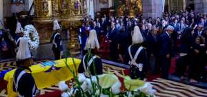 En la Catedral se ofreci&oacute; una misa de cuerpo presente para despedir al exmandatario Dur&aacute;n Ball&eacute;n.