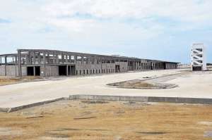 Las obras en lo que ser&aacute; la nueva terminal terrestre de Manta est&aacute;n inconclusas y no hay una fecha definida para que se reinicien. Foto: Cortes&iacute;a / Municipio de Manta