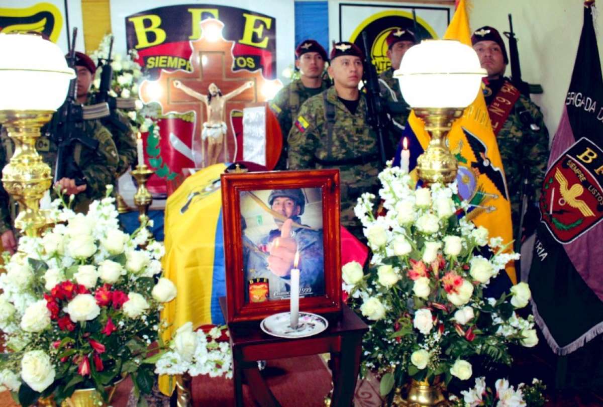 El sargento José Chimarro recibió los honores de las Fuerzas Armadas, tras fallecer en Shushufindi.