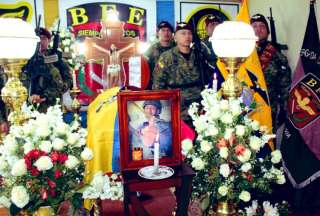 El sargento José Chimarro recibió los honores de las Fuerzas Armadas, tras fallecer en Shushufindi. 