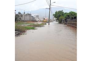 Fuerte lluvia inund&oacute; cooperativa de vivienda