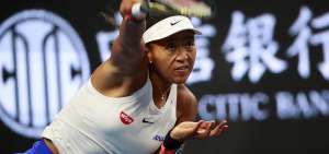 Naomi Osaka gan&oacute; el fin de semana pasado el trofeo del Abierto de Pek&iacute;n tras derrotar en la final a la checa Karolina Pliskova.