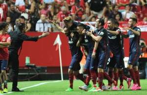 Atl&eacute;tico recibe al Bar&ccedil;a con el liderato de la Liga en juego