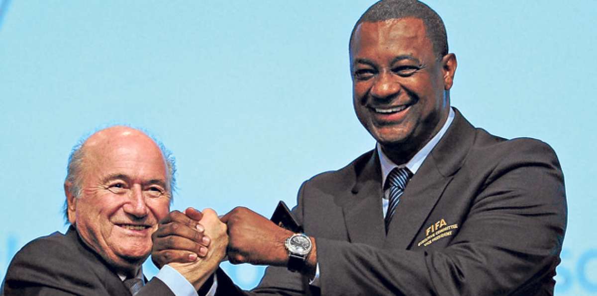 Webb (der.), de Islas Caim&aacute;n, era una de las figuras principales de la FIFA y amigo cercano de Joseph Blatter. Foto: Internet