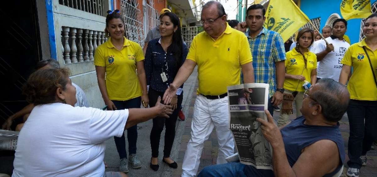 &Aacute;lvaro Noboa recorri&oacute; junto con sus asamble&iacute;stas las calles del Distrito 3