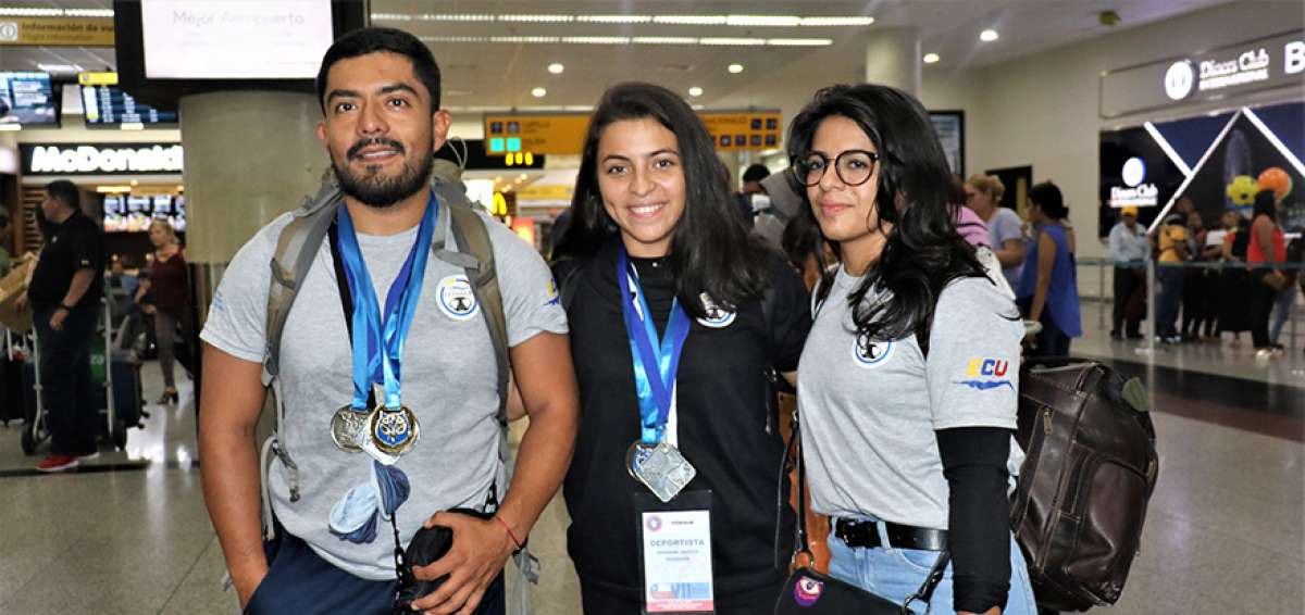 Juan Rold&aacute;n (izquierda) se colg&oacute; una medalla de oro y dos de plata.