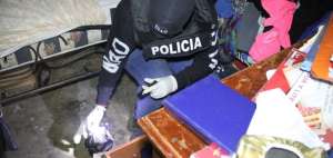 Durante el operativo &lsquo;Fortaleza&rsquo;, la Polic&iacute;a recogi&oacute; evidencias en el lugar. 