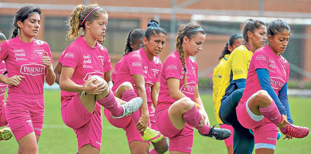 De izquierda a derecha: Lorena Aguilar, Mariela J&aacute;come, Merly Zambrano, Alexandra Salvador y Kerlly Real. Foto: Fernando Sandoval / El Tel&eacute;grafo