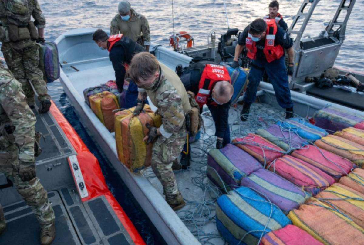 Fuerzas de Ecuador y EE. UU. golpean al narcotr&aacute;fico con incautaci&oacute;n en altamar