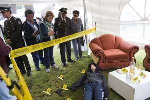 En la Feria se recrea una escena de un crimen y como la unidad de Criminal&iacute;stica procesa las pruebas encontradas para resolver este suceso. Foto: Fernando Sandoval/ El Tel&eacute;grafo