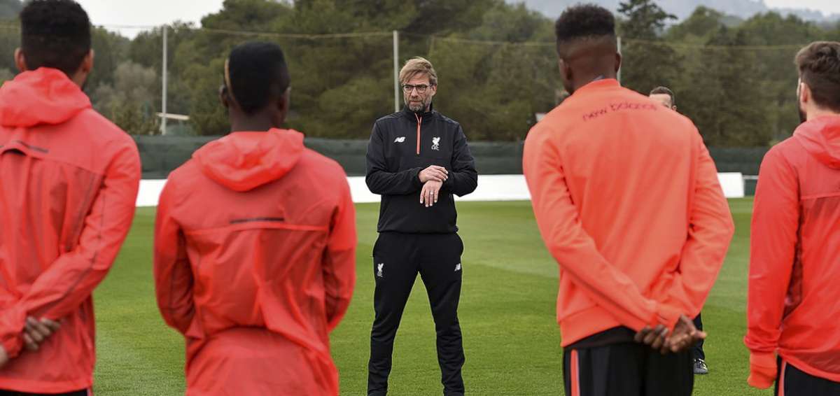 Liverpool se enfrenta a un Leicester al borde del precipicio