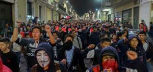 Los estudiantes del Mont&uacute;far ingresaron al Centro Hist&oacute;rico 