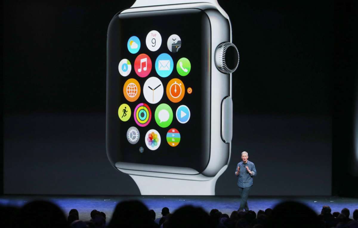 El CEO de Apple, Tim Cook, detall&oacute; los beneficios que dar&aacute; el nuevo reloj inteligente Apple Watch. Foto: AFP.