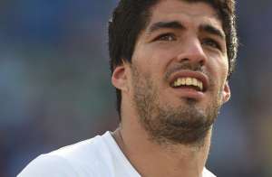 Luis Su&aacute;rez se despidi&oacute; de la plantilla uruguaya y vuela a Montevideo