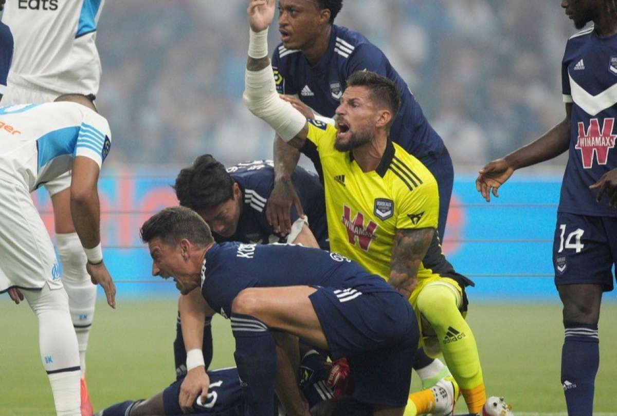 Jugador desmayado en el partido del Marsella gener&oacute; conmoci&oacute;n