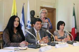Las viceministras de Justicia, Nadia Ruiz, y de Movilidad Humana,  Mar&iacute;a Land&aacute;zuri, se reunieron con autoridades italianas, junto al embajador Juan Holgu&iacute;n. Foto: EFE