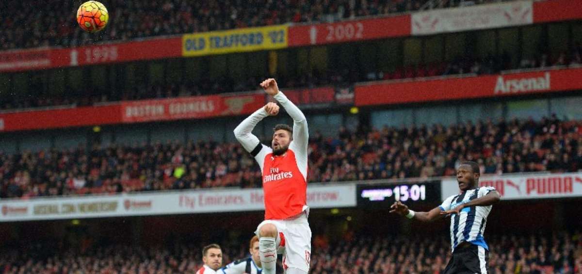 Arsenal gana y consolida su liderato tras empate del Leicester