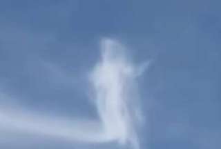 Una nube que parecía mostrar la silueta de Jesús durante un acto religioso se volvió viral en TikTok y X. La “imagen” ha desatado comentarios de los usuarios.