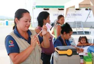 El Ministerio de Salud invierte USD 8 millones para retomar la vacunación contra la COVID-19