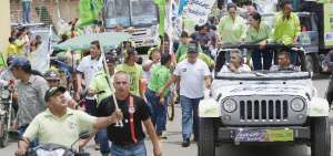 Desde el mediod&iacute;a Len&iacute;n Moreno, acompa&ntilde;ado de candidatos a la Asamblea, recorri&oacute; las calles de Milagro.