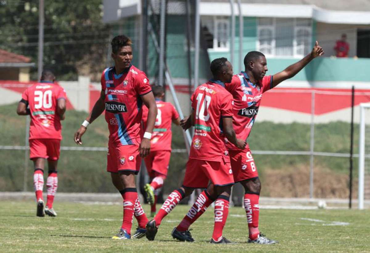 Los &lsquo;puros criollos&rsquo; jugaron como locales en el estadio Centenario de la ciudad de Guaranda. El experimentado volante &Eacute;dison M&eacute;ndez marc&oacute; un doblete. Foto: internet