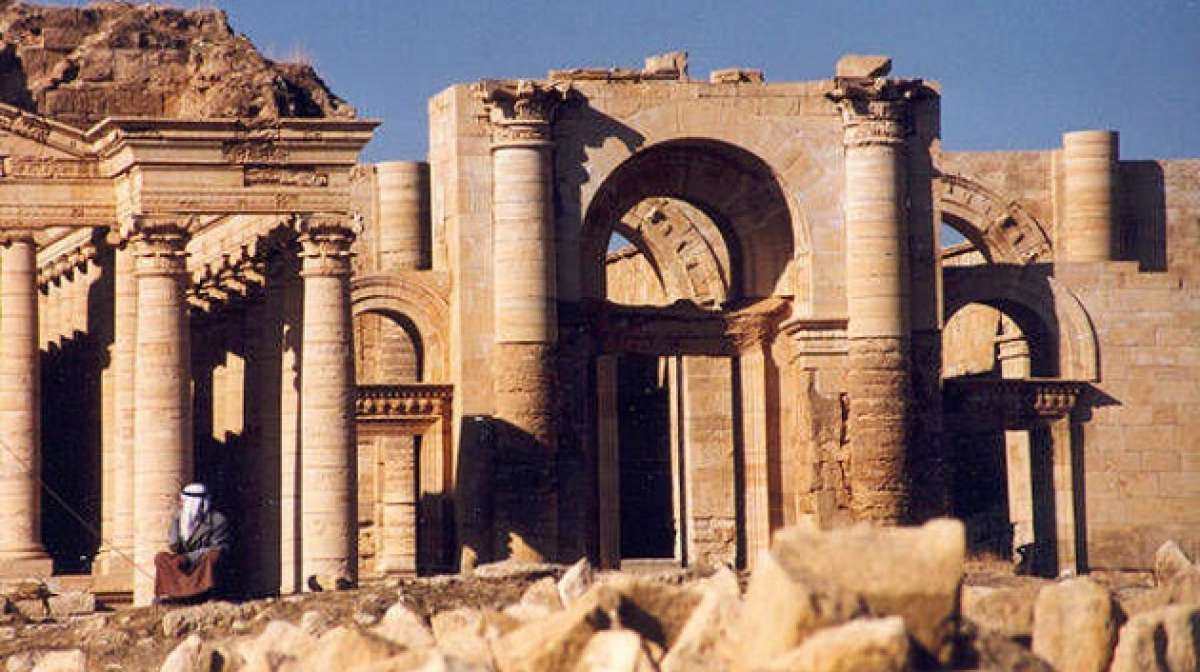 El sitio de Hatra despu&eacute;s que bandas armadas la destruyeran en marzo de este a&ntilde;o. Foto internet