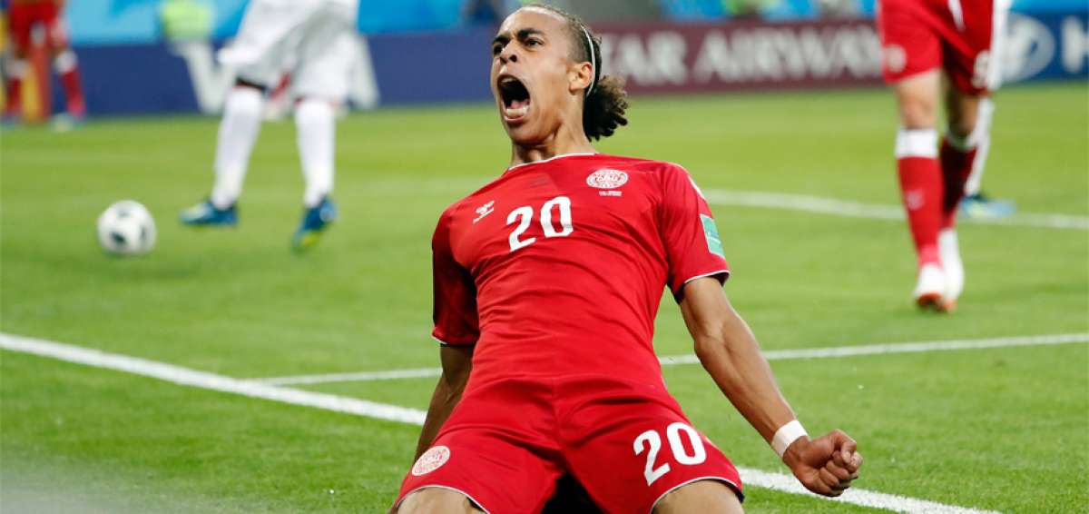 Yussuf Poulsen celebra el &uacute;nico gol del partido, a favor de Dinamarca.