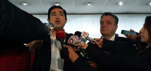 Richard Mart&iacute;nez, ministro de Econom&iacute;a, entreg&oacute; el proyecto la noche del viernes 18 de octubre.