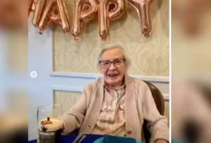 Kathleen Hennings, quien cumpli&oacute; 106 a&ntilde;os, se&ntilde;al&oacute; que su secreto es consumir cerveza y no tener marido. 