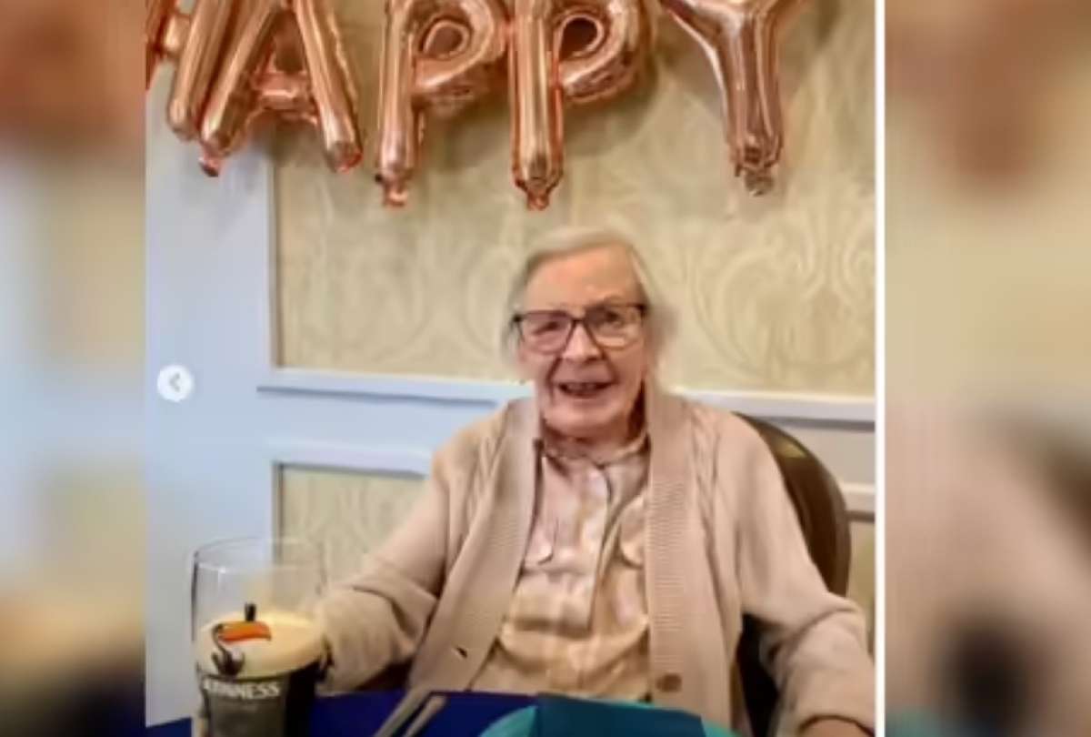 Kathleen Hennings, quien cumpli&oacute; 106 a&ntilde;os, se&ntilde;al&oacute; que su secreto es consumir cerveza y no tener marido. 