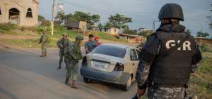 Miembros de la Polic&iacute;a, del GIR y militares realizan a diario operativos en las carreteras de la zona norte de Esmeraldas, sobre todo en San Lorenzo. La seguridad es continua y la poblaci&oacute;n coopera con las labores de las autoridades.