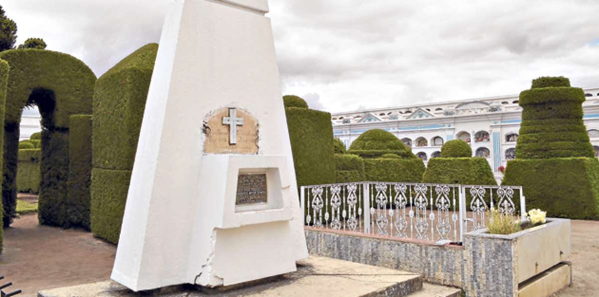 En el cementerio de Tulc&aacute;n reposan los restos de 2 cient&iacute;ficos que fallecieron mientras realizaban sus estudios. Foto: Carlos Jim&eacute;nez / El Tel&eacute;grafo