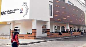 As&iacute; se observa el edificio moderno en la esquina de las calles Francisco S&aacute;nchez de Orellana y Miguel de Maenza, en el Centro Hist&oacute;rico de Latacunga. Foto: Jos&eacute; Miguel Castillo/El Tel&eacute;grafo