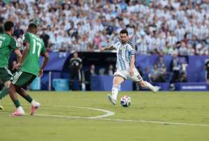 Messi iguala el r&eacute;cord de Klose en una noche hist&oacute;rica para Argentina